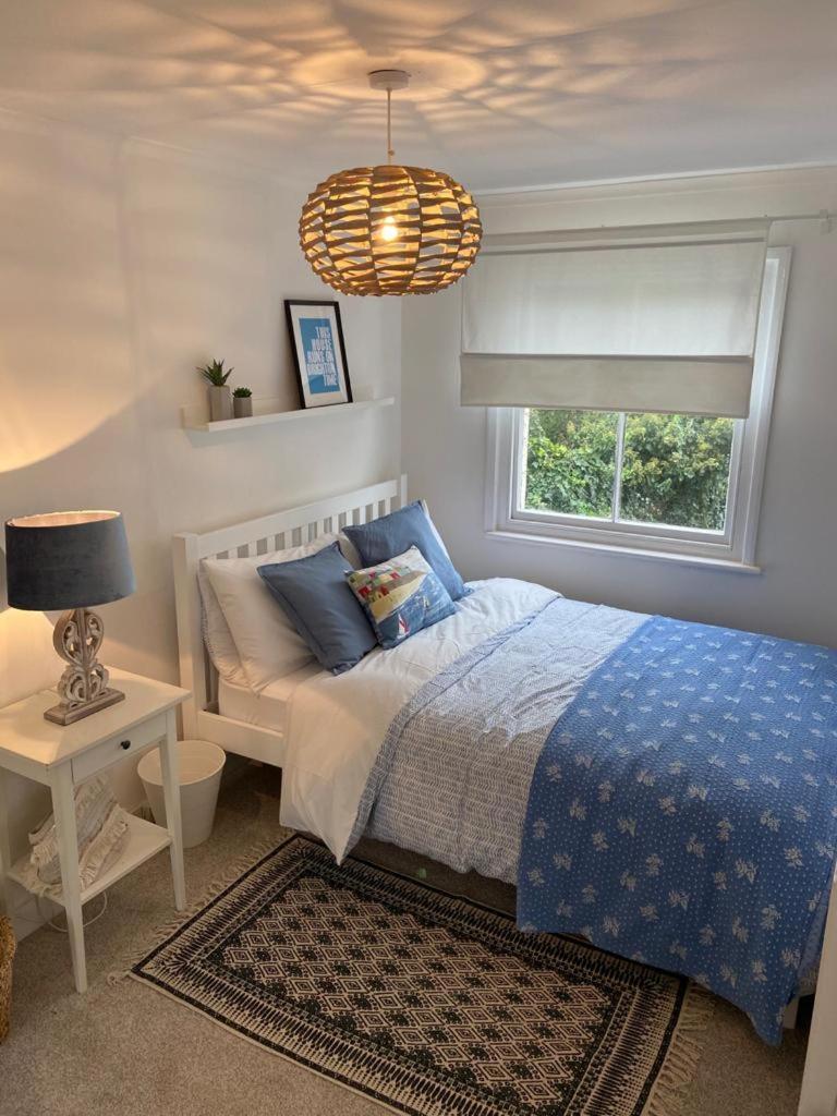 Centrally Located, Comfortable Apartment Near Station, Beach And North Laines Brighton Rum bild