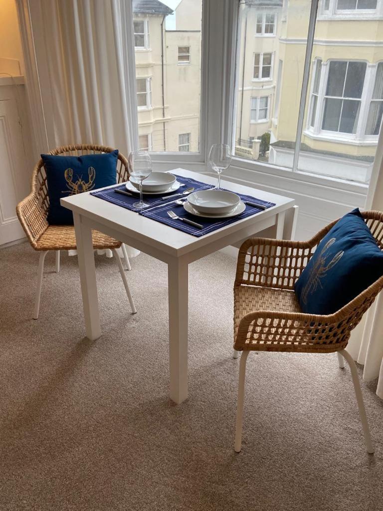 Centrally Located, Comfortable Apartment Near Station, Beach And North Laines Brighton Rum bild